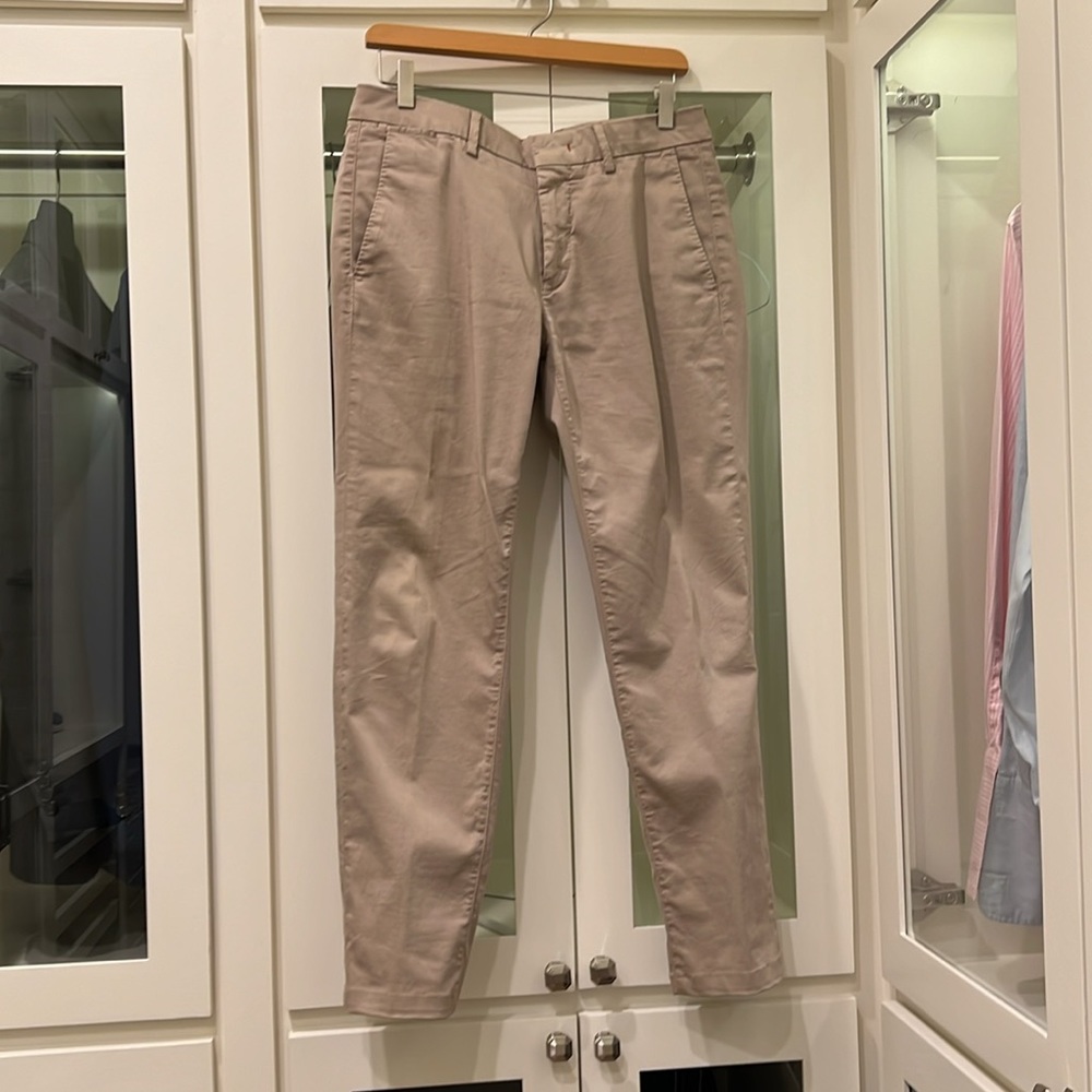 Boggi Milano pants. Size 32 (waist) x 28 (length). Purchased in Italy. Slim fit.